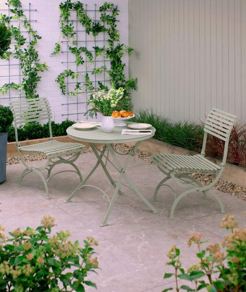 Harrod | Bistro Set 'Darsham' Klappbarer Gartentisch mit 2 Stühlen in Salbeigrün