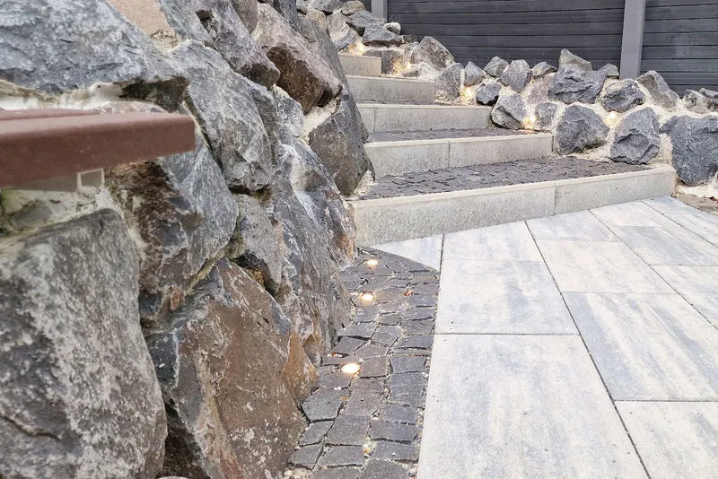 Mauersteine für Trockenmauer – Wasserbausteine Bruchsteine Basalt 10-40 cm