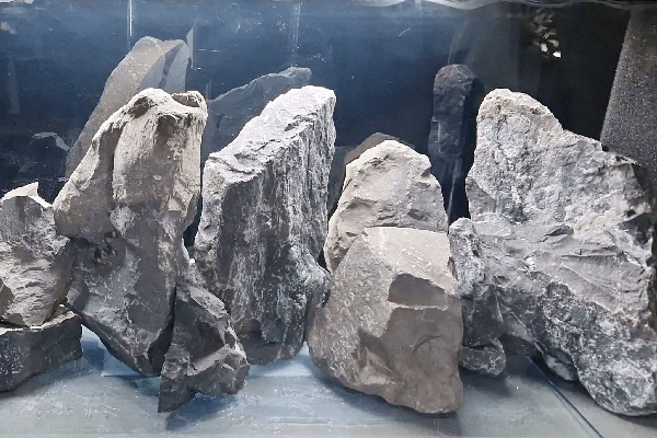 Mauer- und Gestaltungssteine Alpenstein Trockenmauer Bruchstein anthrazit-weiß nuanciert 15-45 cm