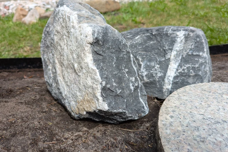Mauer- und Gestaltungssteine Alpenstein Trockenmauer Bruchstein anthrazit-weiß nuanciert 15-45 cm