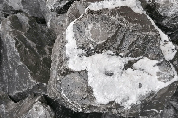 Mauer- und Gestaltungssteine Alpenstein Trockenmauer Bruchstein anthrazit-weiß nuanciert 15-45 cm