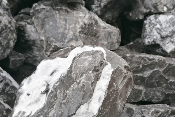 Mauer- und Gestaltungssteine Alpenstein Trockenmauer Bruchstein anthrazit-weiß nuanciert 15-45 cm