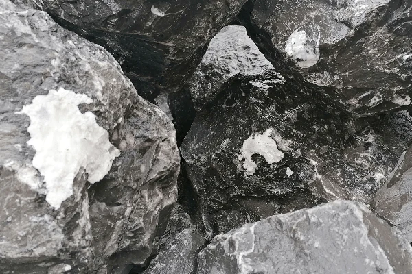 Mauer- und Gestaltungssteine Alpenstein Trockenmauer Bruchstein anthrazit-weiß nuanciert 15-45 cm