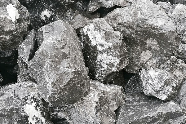 Mauer- und Gestaltungssteine Alpenstein Trockenmauer Bruchstein anthrazit-weiß nuanciert 15-45 cm