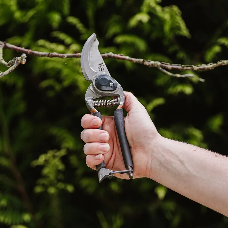 Traditional Bypass Secateurs | Kent & Stowe