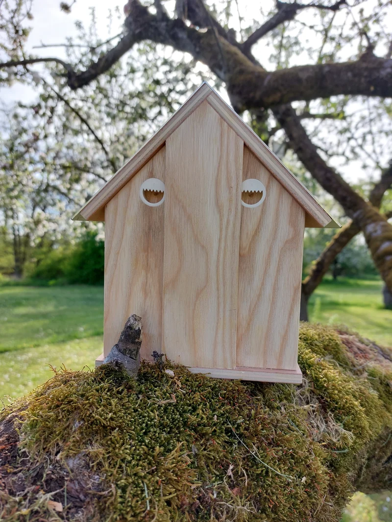 Wildbienen-Eigenheim