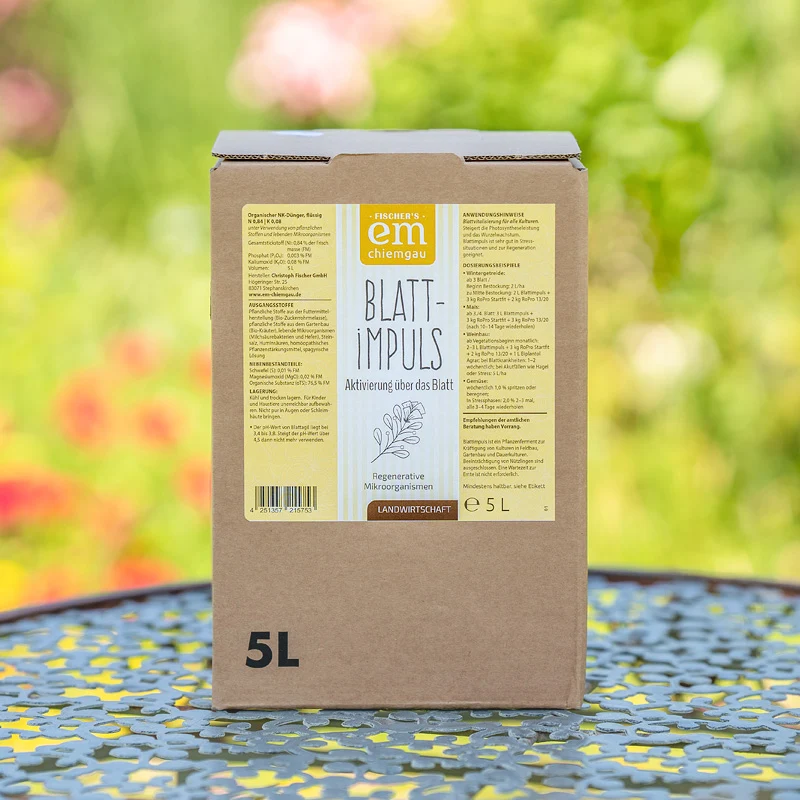 Blattimpuls ® · Pflanzenferment mit ausgesuchten regionalen Kräutern und ihrer eigenen Mikroflora für Blattspritzungen