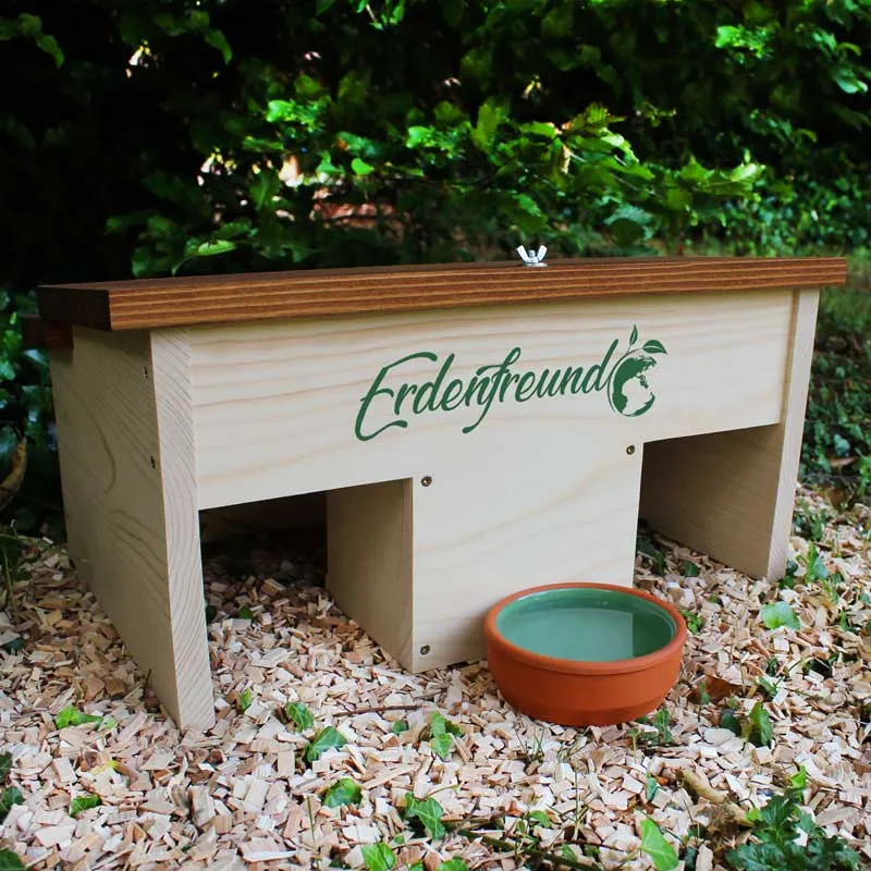 Igel-Futterhaus mit Wasser- und Futterplatz