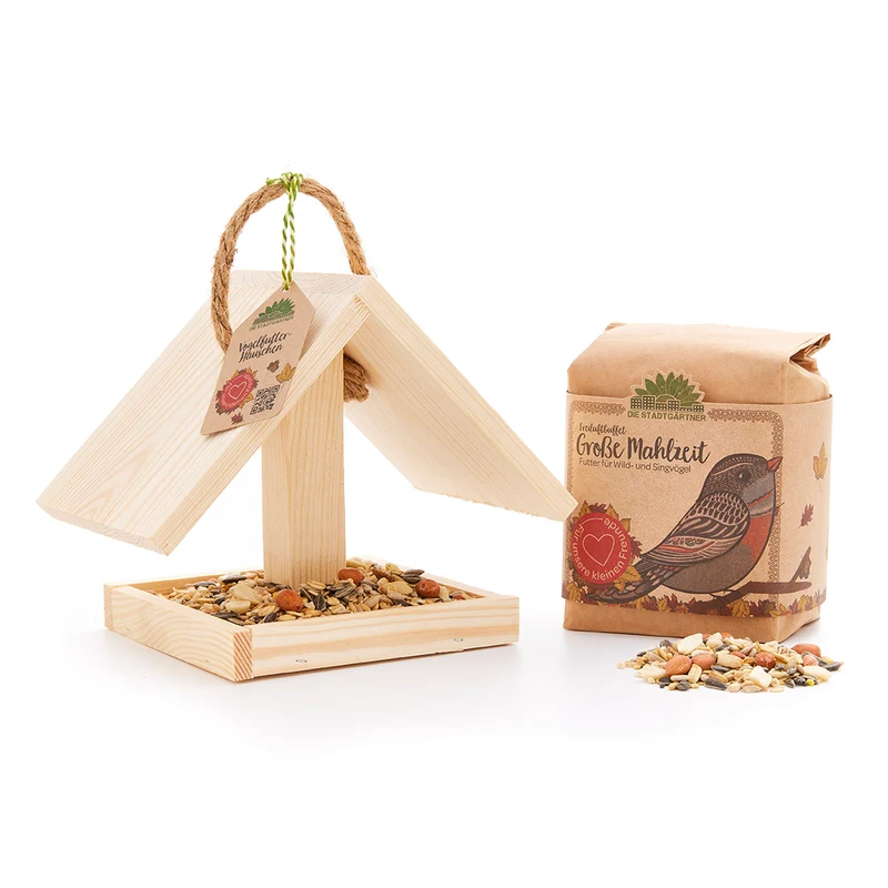 Vogelfutterhaus mit großer Mahlzeit